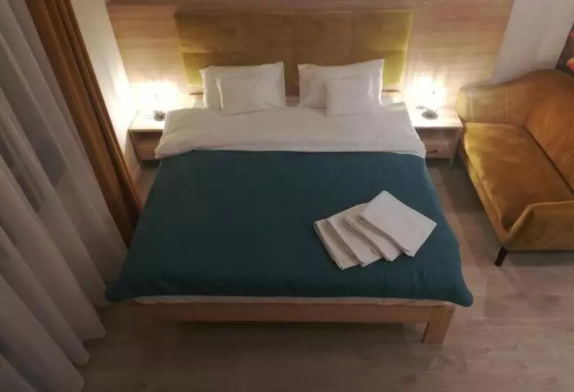 تختخواب و صبحانه U źródeł