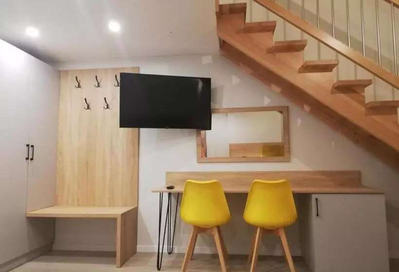 تختخواب و صبحانه U źródeł