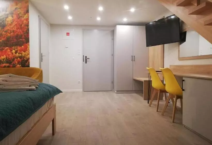 تختخواب و صبحانه U źródeł