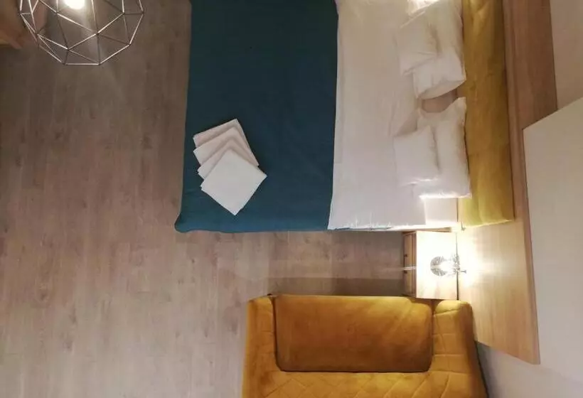 تختخواب و صبحانه U źródeł