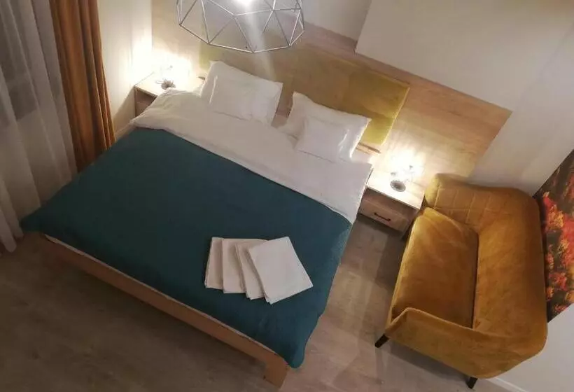 تختخواب و صبحانه U źródeł