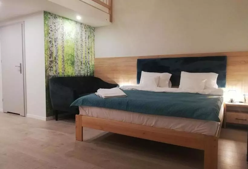 تختخواب و صبحانه U źródeł