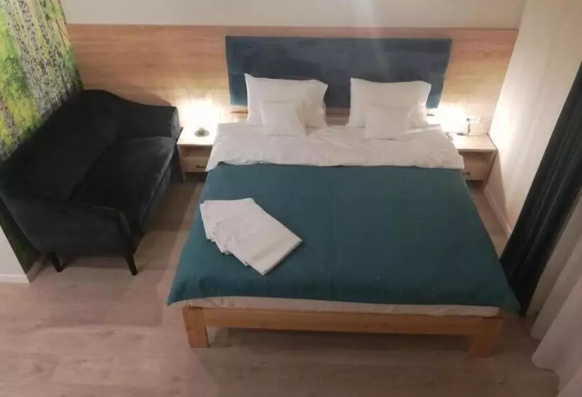 تختخواب و صبحانه U źródeł