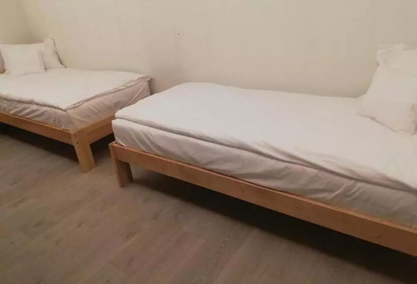 تختخواب و صبحانه U źródeł