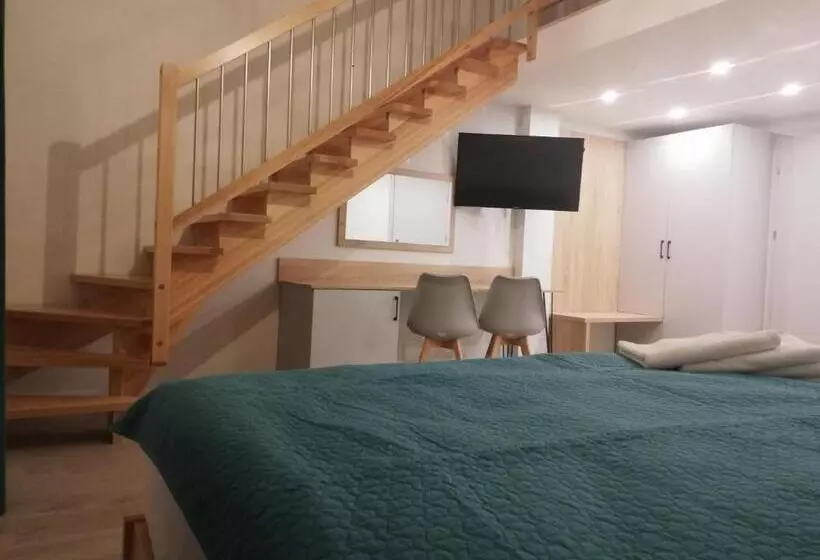 تختخواب و صبحانه U źródeł