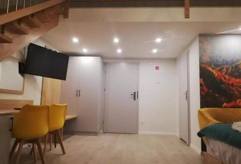 تختخواب و صبحانه U źródeł