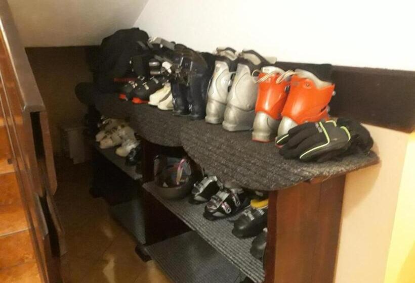 Pension (Hôtel basse catégorie) U Eli