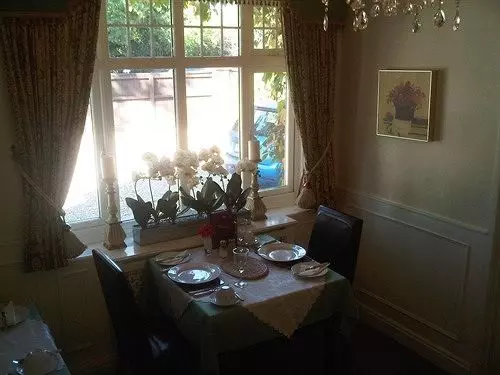 تختخواب و صبحانه Forest Gate Lodge