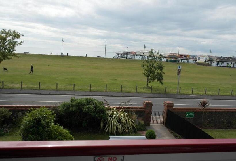 Nocleg ze śniadaniem Sefton Lodge Seafront ,panoramic Sea View Ensuite Balconys Available, Guest Garden