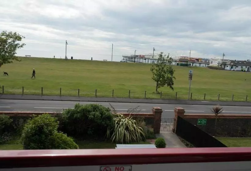 住宿加早餐 Sefton Lodge Seafront ,panoramic Sea View Ensuite Balconys Available, Guest Garden