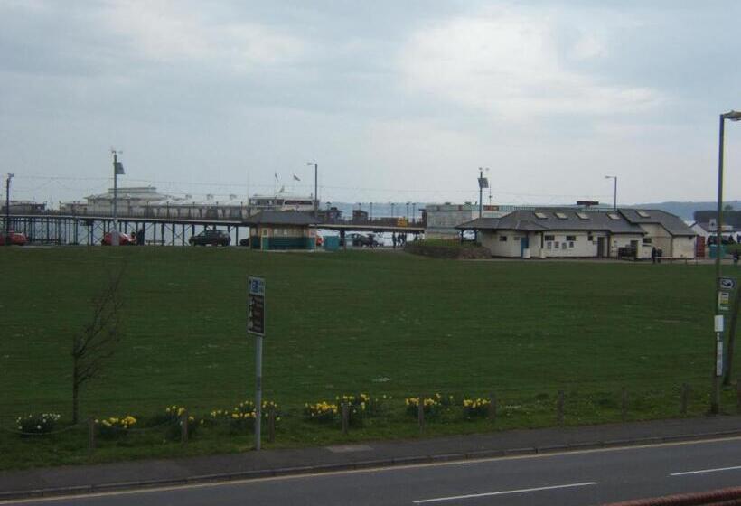 Bed and Breakfast Sefton Lodge Seafront ,panoramic Sea View Ensuite Balconys Available, Guest Garden