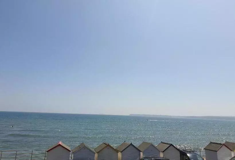 住宿加早餐 Sefton Lodge Seafront ,panoramic Sea View Ensuite Balconys Available, Guest Garden