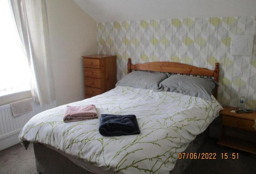 Nocleg ze śniadaniem Sefton Lodge Seafront ,panoramic Sea View Ensuite Balconys Available, Guest Garden