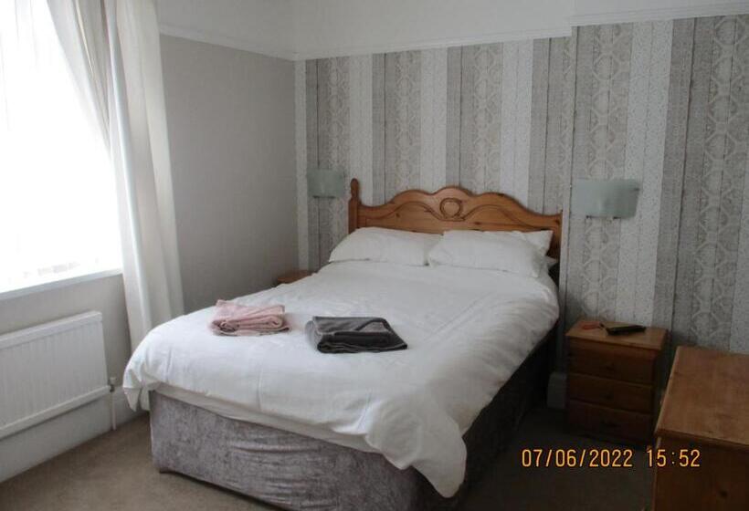 Nocleg ze śniadaniem Sefton Lodge Seafront ,panoramic Sea View Ensuite Balconys Available, Guest Garden