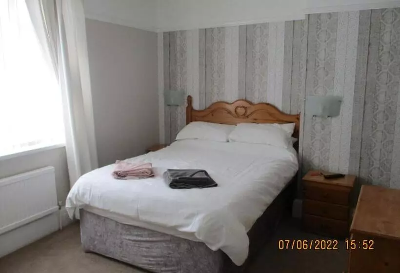 住宿加早餐 Sefton Lodge Seafront ,panoramic Sea View Ensuite Balconys Available, Guest Garden