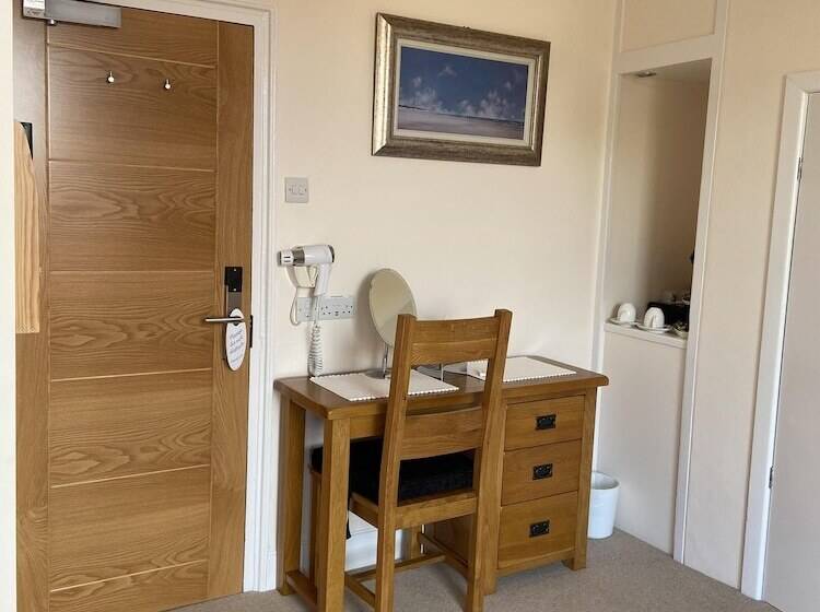 تختخواب و صبحانه The Clarence