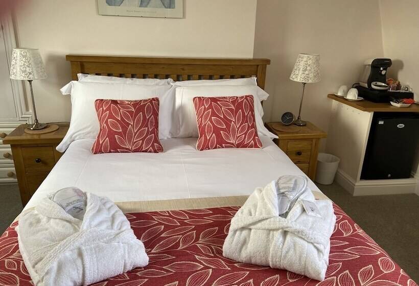 تختخواب و صبحانه The Clarence