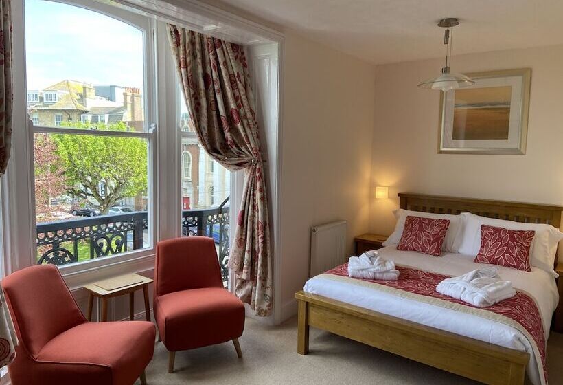 تختخواب و صبحانه The Clarence