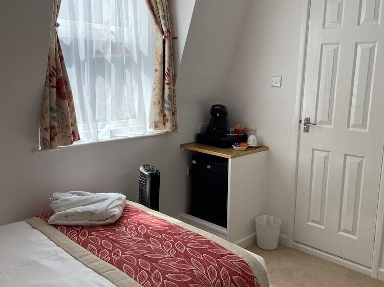 تختخواب و صبحانه The Clarence