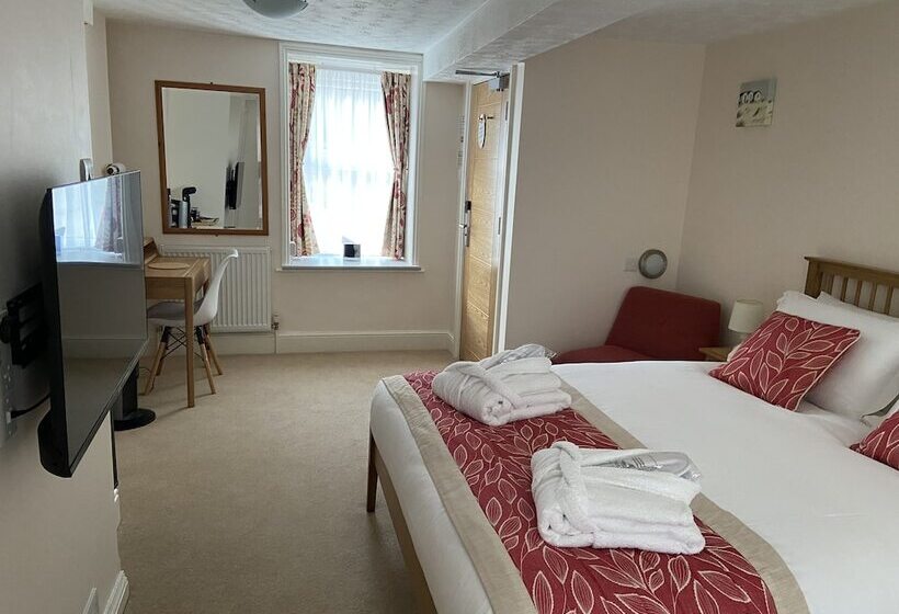 تختخواب و صبحانه The Clarence