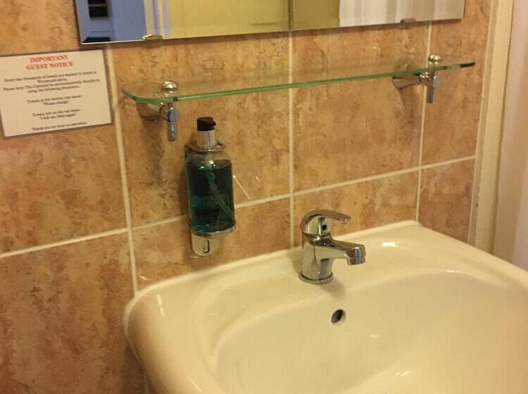 تختخواب و صبحانه The Clarence