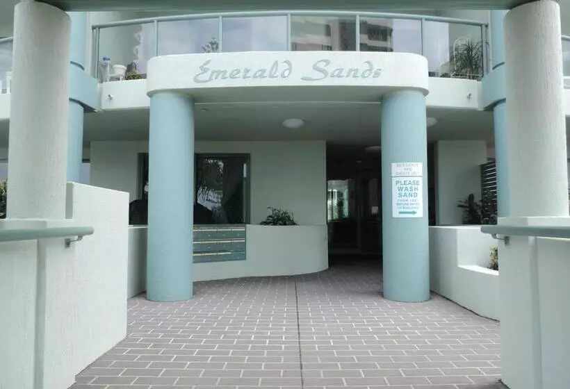 Emerald Sands Holiday Apartments