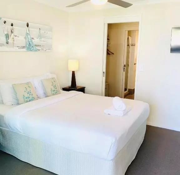 Emerald Sands Holiday Apartments