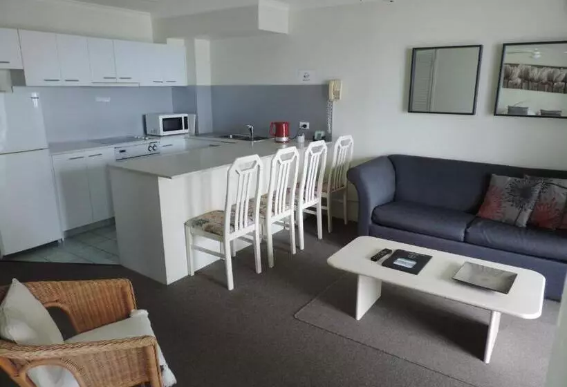 Emerald Sands Holiday Apartments