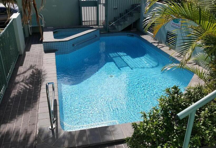 Emerald Sands Holiday Apartments