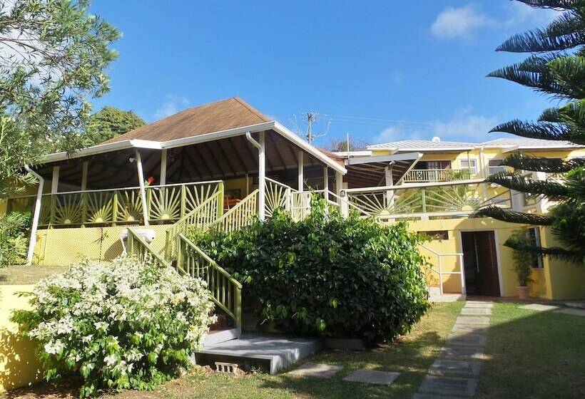 هتل Grooms Beach Villa & Resort