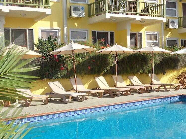 هتل Grooms Beach Villa & Resort