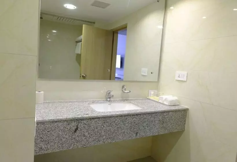 هتل Nirvana By Luxury International