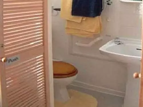 Pensió Dewolf Guest House