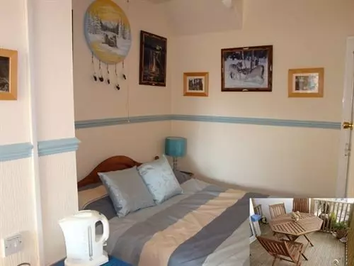 Pensió Dewolf Guest House