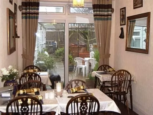 Pensió Dewolf Guest House