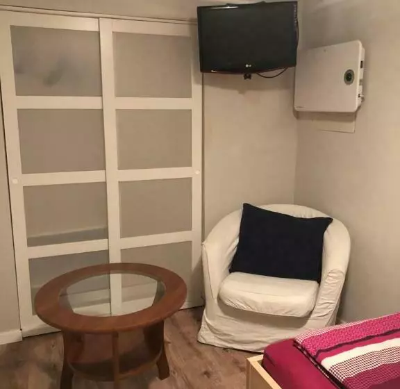 Retkeilymaja Tanie Pokoje Blisko Lotniska