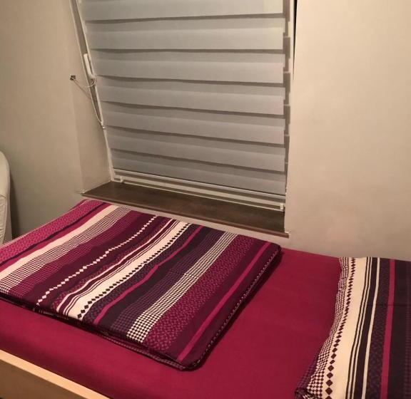 הוסטל Tanie Pokoje Blisko Lotniska