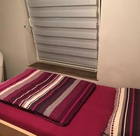 Retkeilymaja Tanie Pokoje Blisko Lotniska