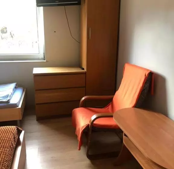 Retkeilymaja Tanie Pokoje Blisko Lotniska