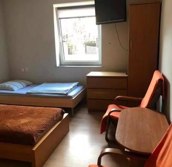 Retkeilymaja Tanie Pokoje Blisko Lotniska