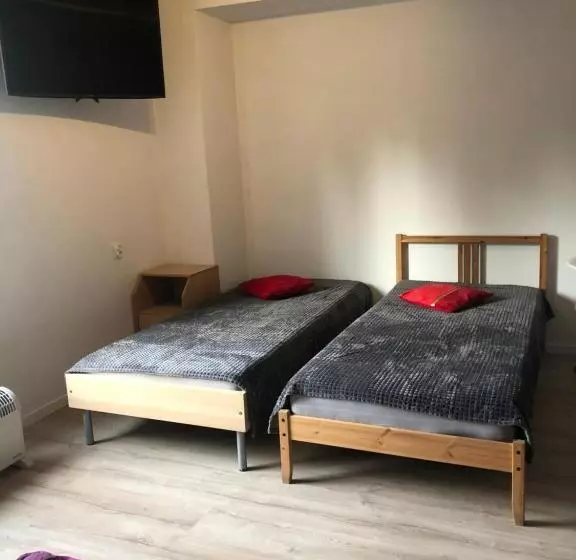 Retkeilymaja Tanie Pokoje Blisko Lotniska