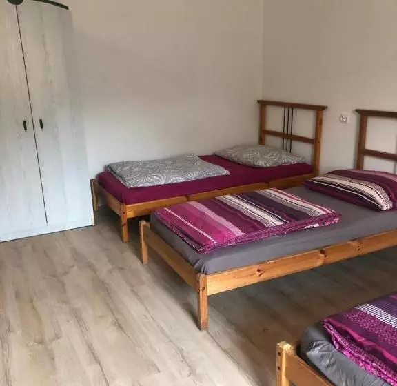 Retkeilymaja Tanie Pokoje Blisko Lotniska