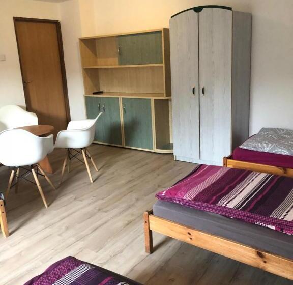 הוסטל Tanie Pokoje Blisko Lotniska