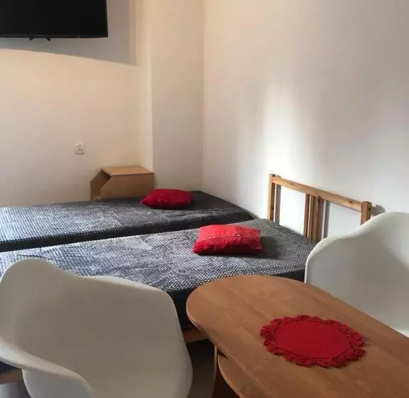 Retkeilymaja Tanie Pokoje Blisko Lotniska