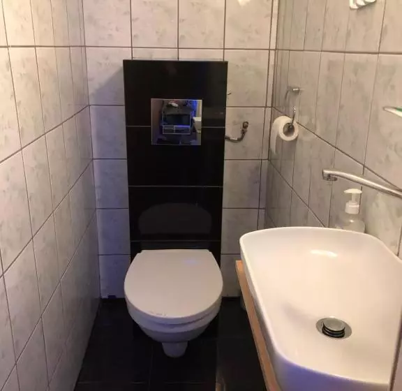 Retkeilymaja Tanie Pokoje Blisko Lotniska