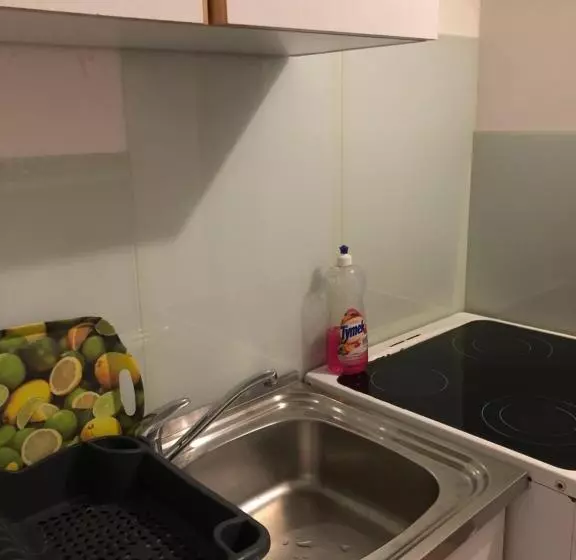 Retkeilymaja Tanie Pokoje Blisko Lotniska