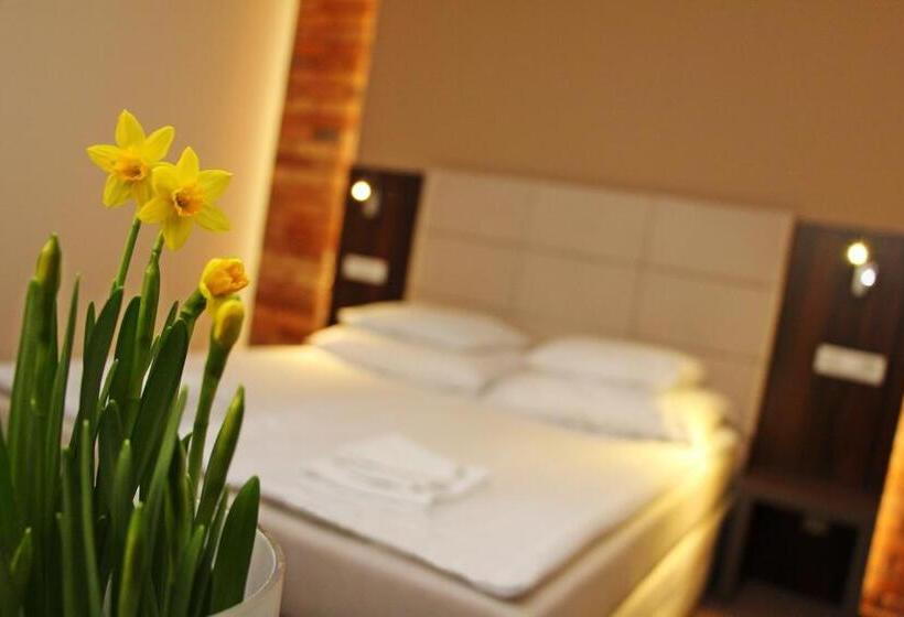 הוסטל Zajazd W Białej