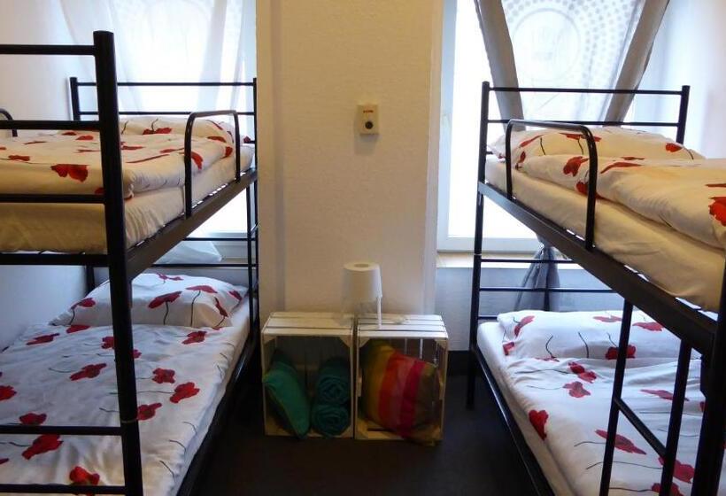 Flyfly Hostel , Darmowy Parking , Rezerwuj Przez Urządzenia Mobilne  10 Procent