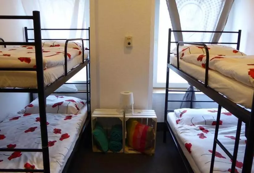 Flyfly Hostel , Darmowy Parking , Rezerwuj Przez Urządzenia Mobilne  10 Procent