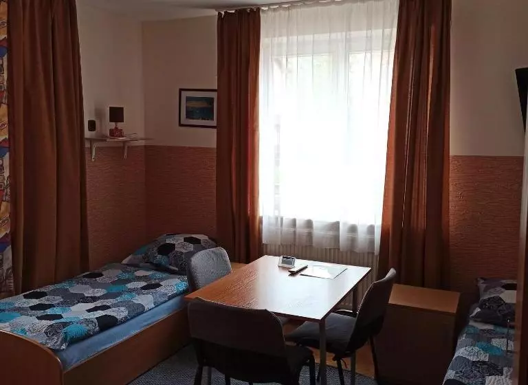 هاستل Noclegi Słodki Sen 1